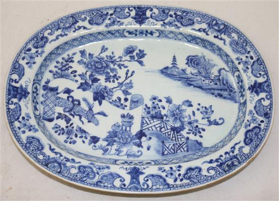 A pair of Chinese export blue and white oblong dishes, Qianlong period, width 35cm